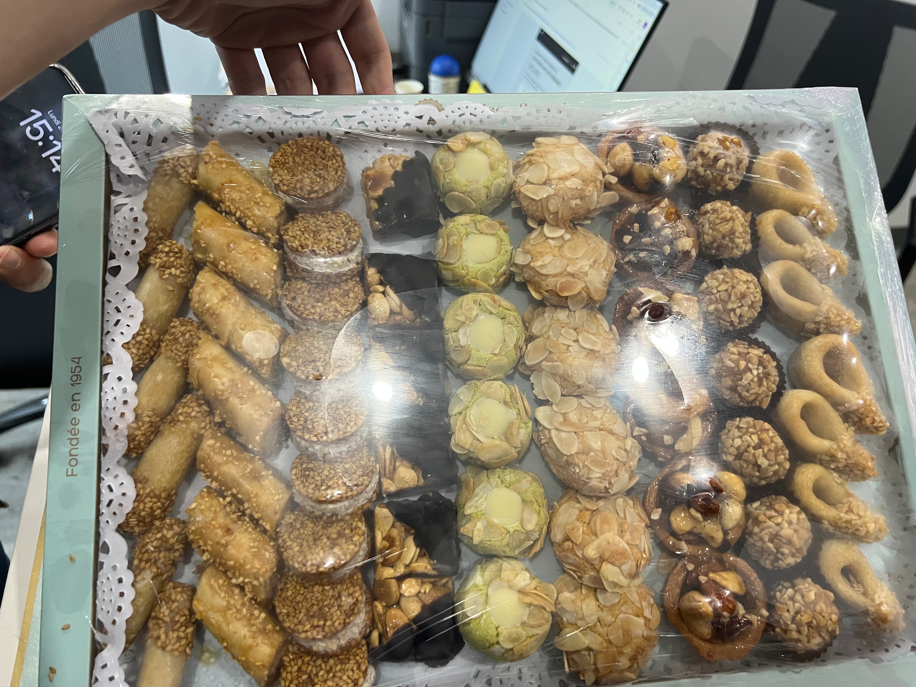 Maison Serraj Moroccan Mixed Pastry Tray – 1kg